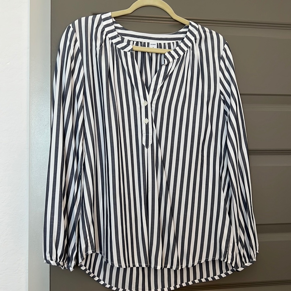 Old Navy Grey and White Stripe Top